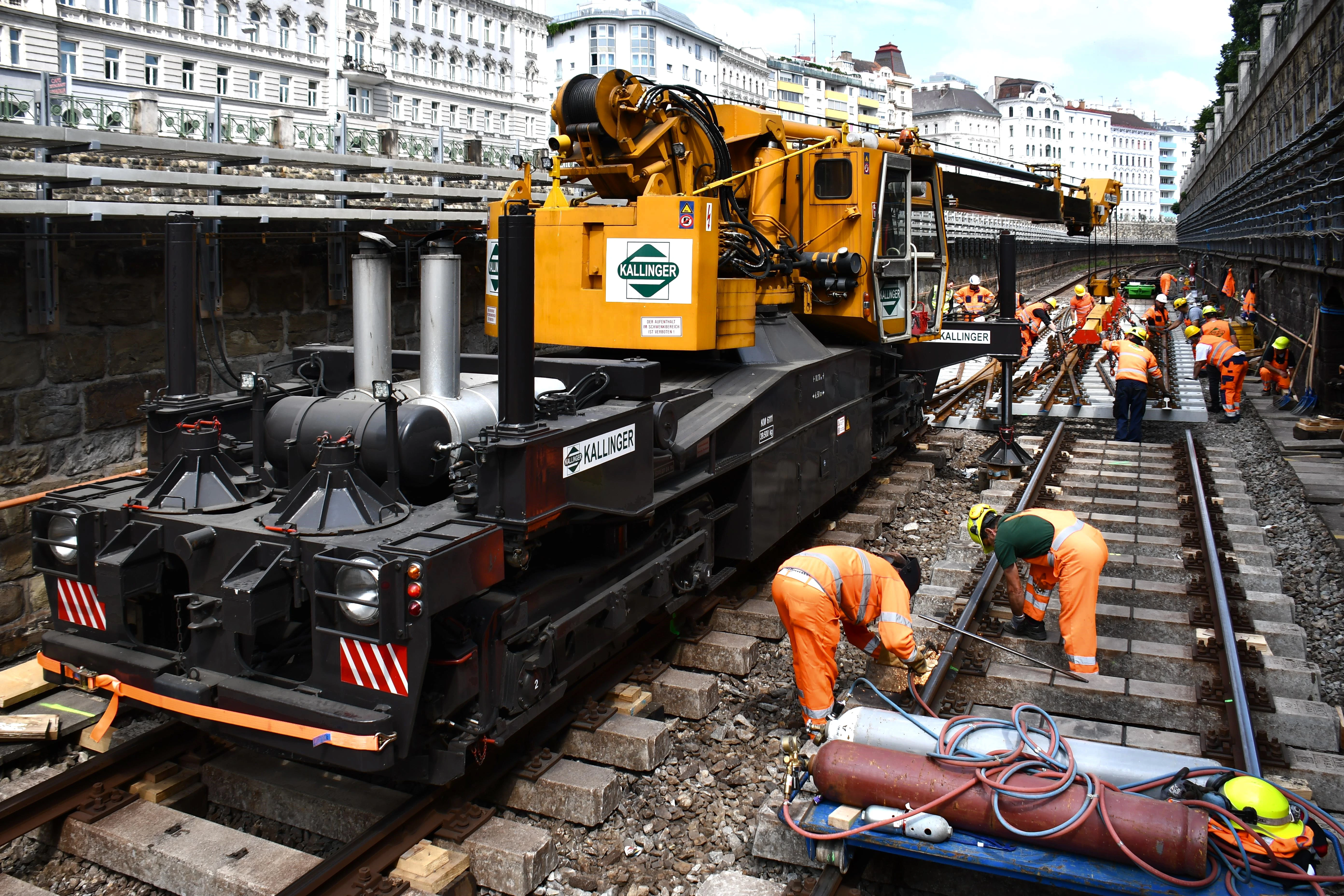 Einsatz U Bahn Kran Wien AT 2